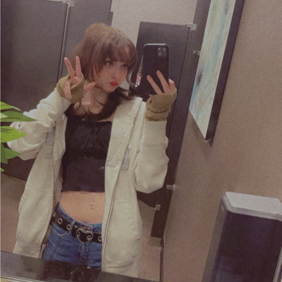 Meet your Posher, Amy - Picture 3 of 3